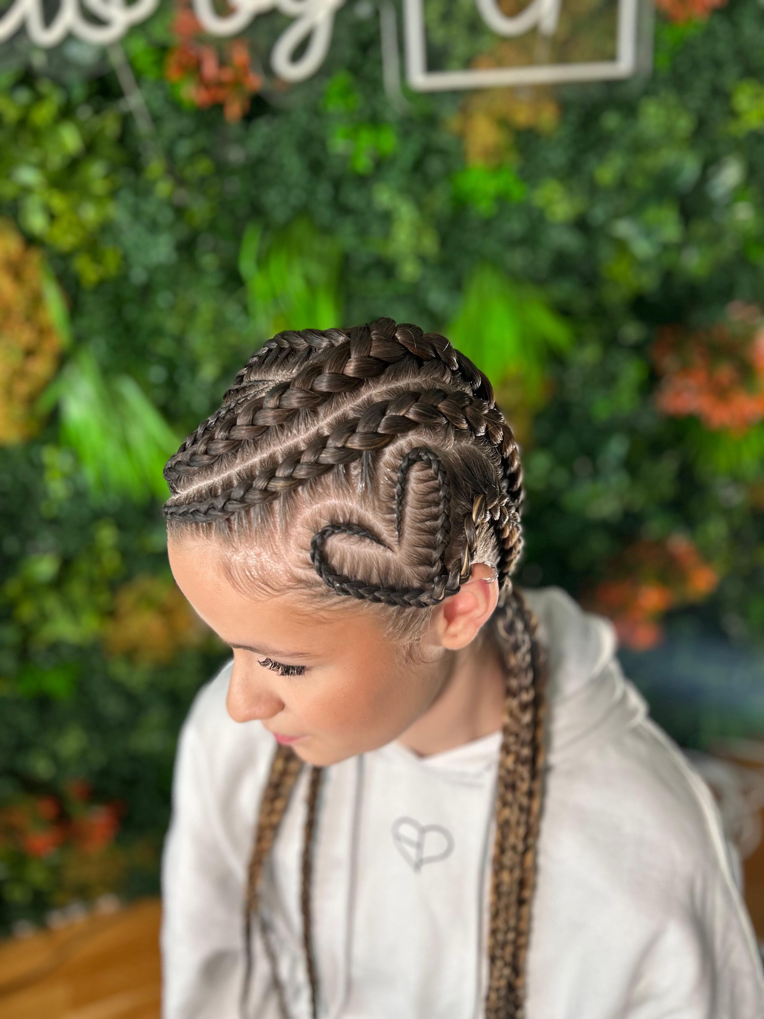 8 Heart Braids cu inimioara - varianta de model in Bucuresti